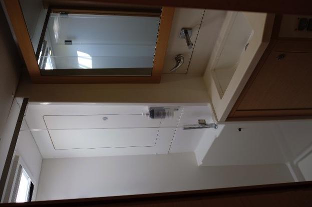 Book yachts online - catamaran - Lagoon 450 Crewed - Iris IV - rent