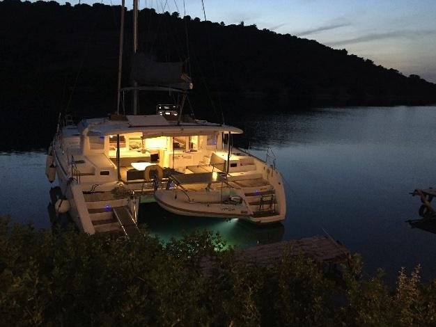 Book yachts online - catamaran - Lagoon 450 Crewed - Iris IV - rent