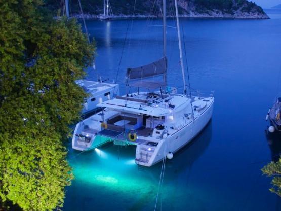 Book yachts online - catamaran - Lagoon 450 Crewed - Iris IV - rent