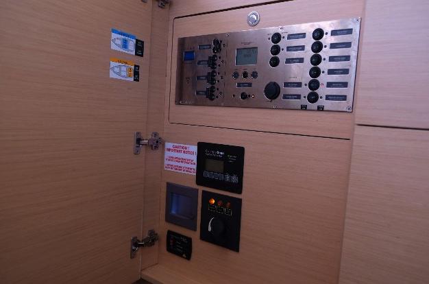 Book yachts online - catamaran - Lagoon 450 Crewed - Iris IV - rent