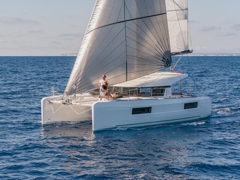 Book yachts online - catamaran - Lagoon 40 - Sunshine (VIP Equipment incl. A/C, Generator, Water Maker) - rent