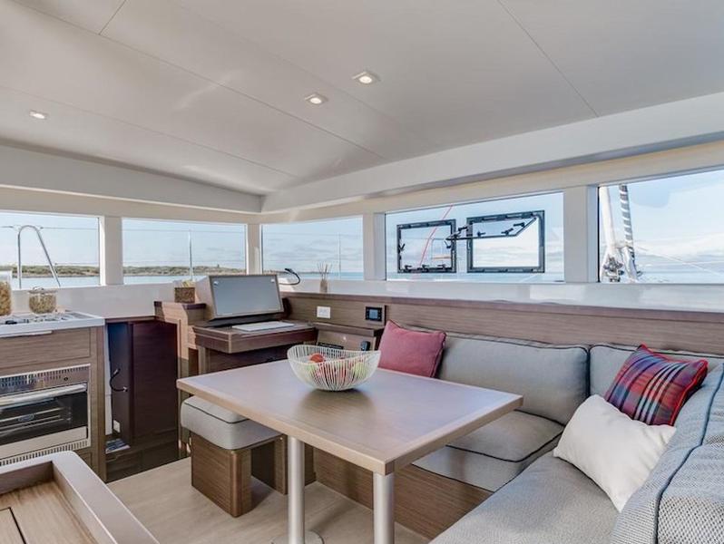 Book yachts online - catamaran - Lagoon 40 - Sunshine (VIP Equipment incl. A/C, Generator, Water Maker) - rent