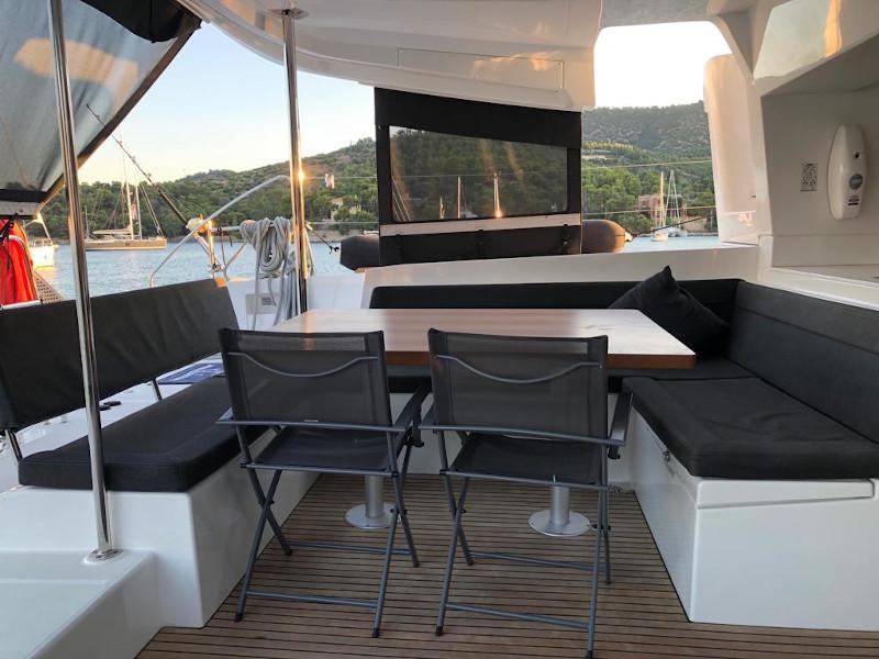 Book yachts online - catamaran - Lagoon 450  Flybridge - Oceana (VIP Equipment incl A/C, Generator, Water Maker, PS 4, Dishwasher, Washer+Dryer) - rent