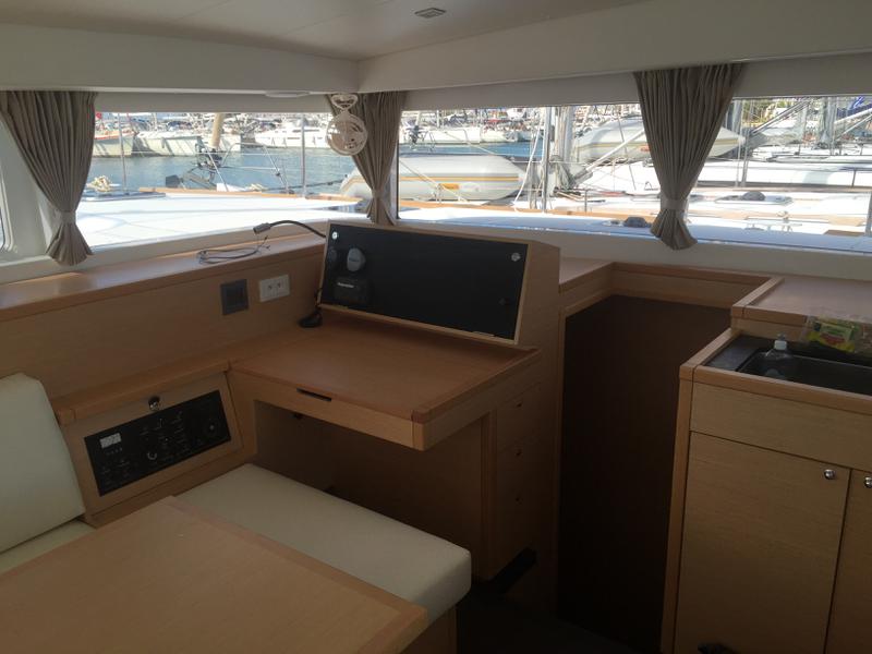 Book yachts online - catamaran - Lagoon 400 S2 - IRIS - rent