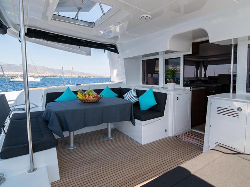 Book yachts online - catamaran - Lagoon 450  Flybridge - ANNIE (generator, air condition, water maker) - rent