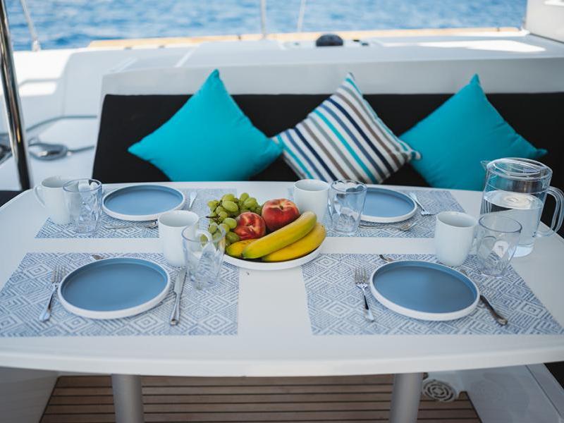 Book yachts online - catamaran - Lagoon 450  Flybridge - ANNIE (generator, air condition, water maker) - rent