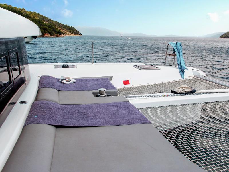 Book yachts online - catamaran - Lagoon 42 - BLUE STEEL (generator, air condition, water maker, undewater lights) - rent