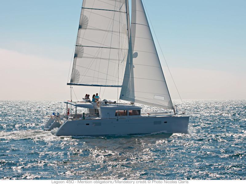 Book yachts online - catamaran - Lagoon 450  Flybridge - FO'S (generator, air condition) - rent