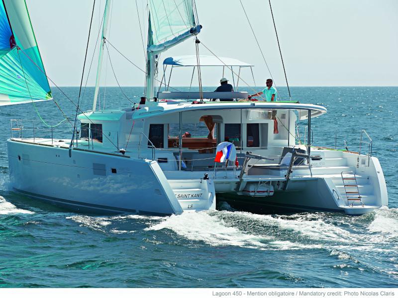 Book yachts online - catamaran - Lagoon 450  Flybridge - FO'S (generator, air condition) - rent