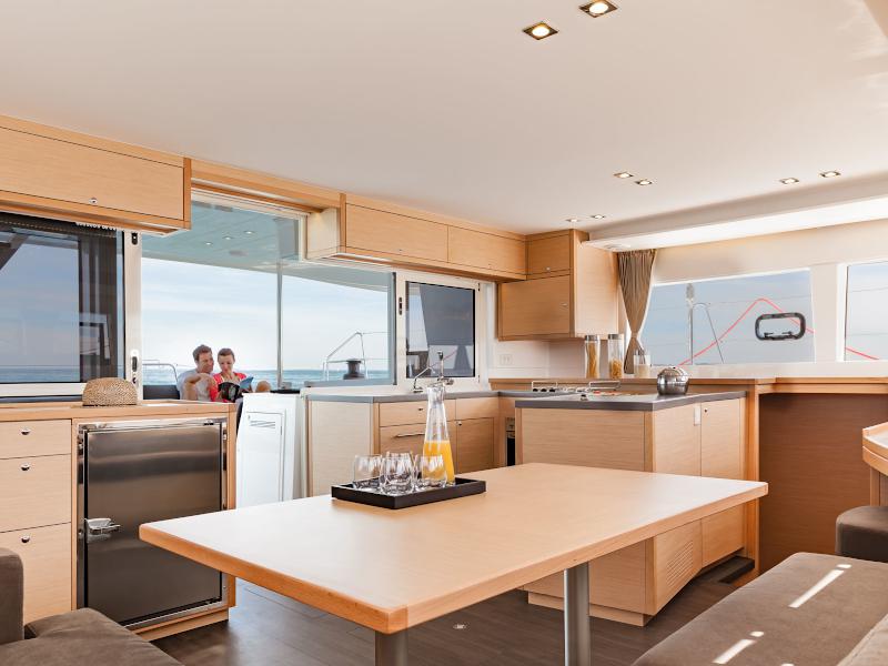 Book yachts online - catamaran - Lagoon 450  Flybridge - ZACAPA (generator, air condition, water maker) - rent