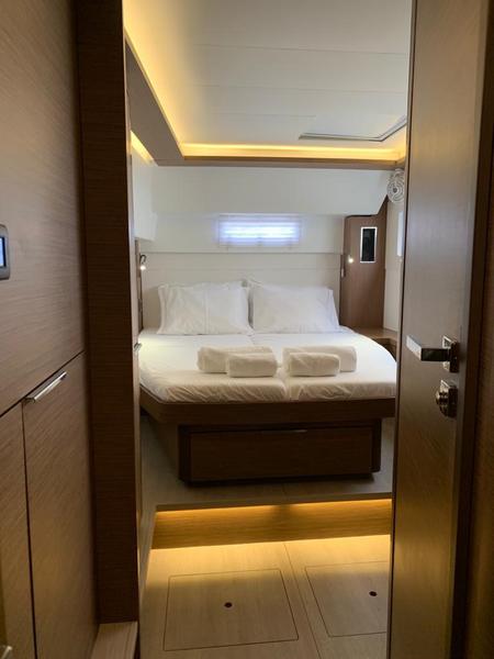 Book yachts online - catamaran - Lagoon 46 - WHITE PEARL (generator, air condition, water maker) *Skippered only* - rent