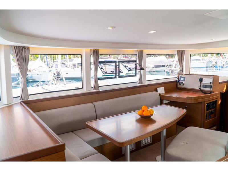 Book yachts online - catamaran - Lagoon 42 - R-R - rent