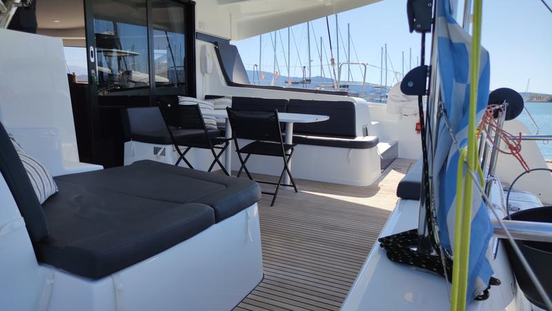 Book yachts online - catamaran - Lagoon 42 - Euphoria - rent