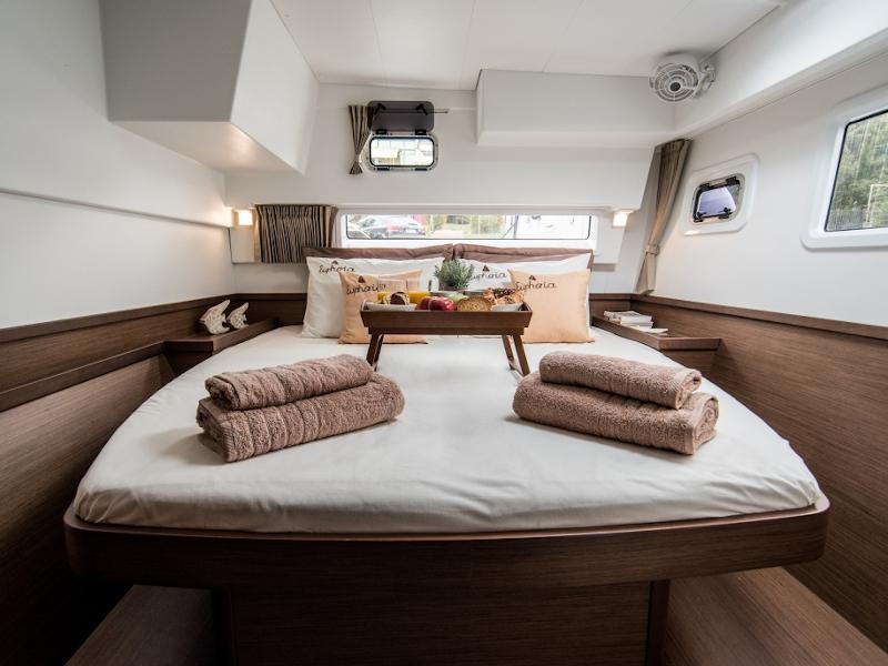 Book yachts online - catamaran - Lagoon 42 - Euphoria - rent