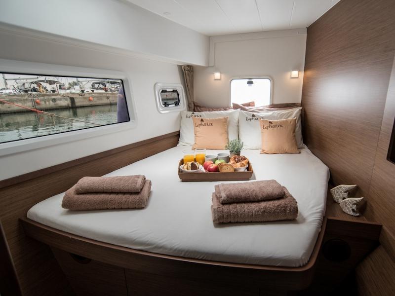 Book yachts online - catamaran - Lagoon 42 - Euphoria - rent