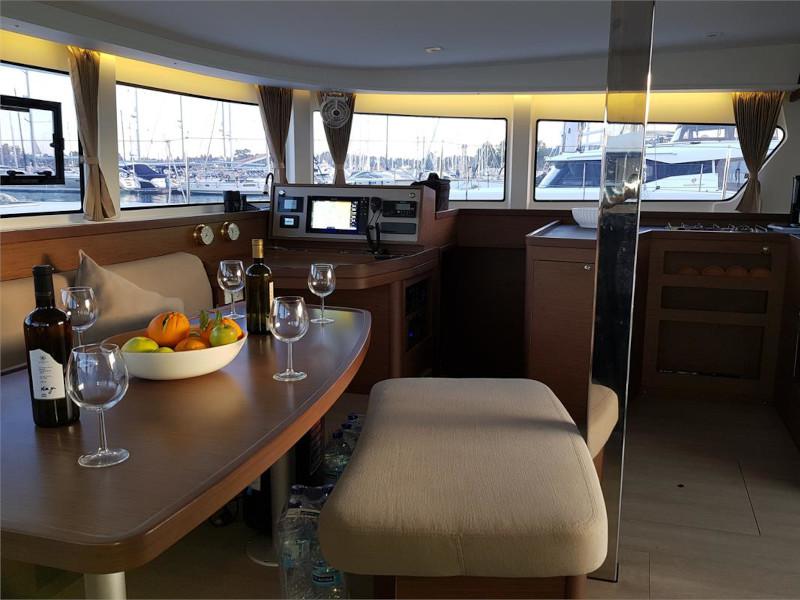 Book yachts online - catamaran - Lagoon 42 - Dream of life - rent
