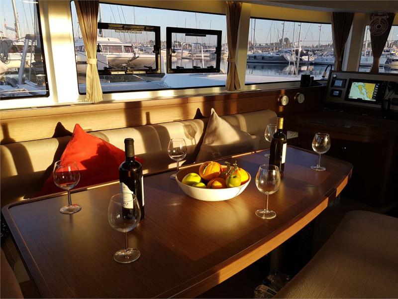 Book yachts online - catamaran - Lagoon 42 - Dream of life - rent