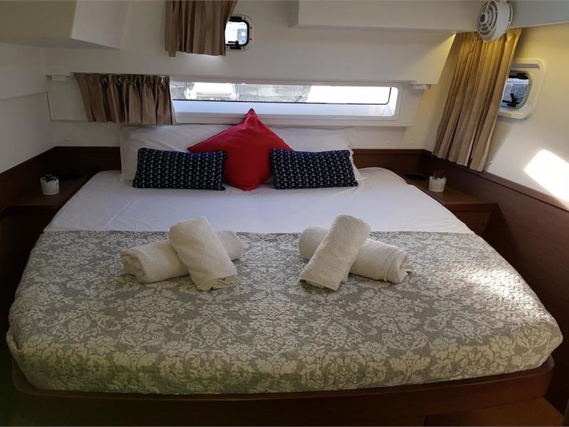 Book yachts online - catamaran - Lagoon 42 - Dream of life - rent
