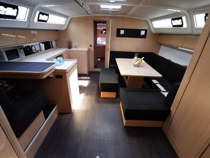 Book yachts online - sailboat - Bavaria Cruiser 51 - MARIE - rent