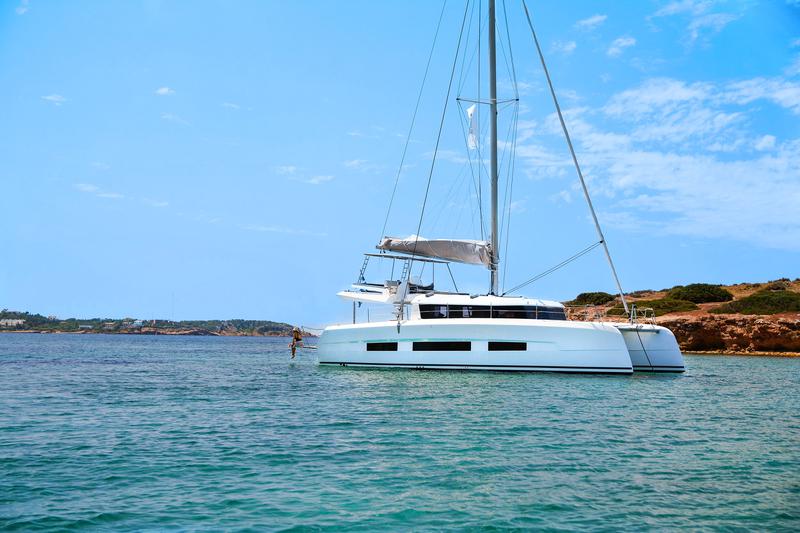 Book yachts online - catamaran - Dufour Catamaran 48 - Sonia - rent
