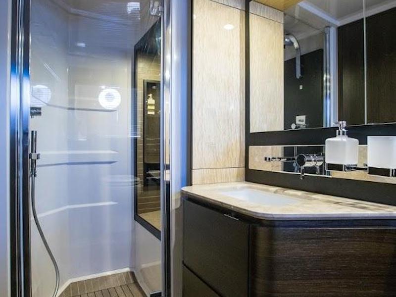 Book yachts online - motorboat - Azimut 66 Fly - Tamara II - rent