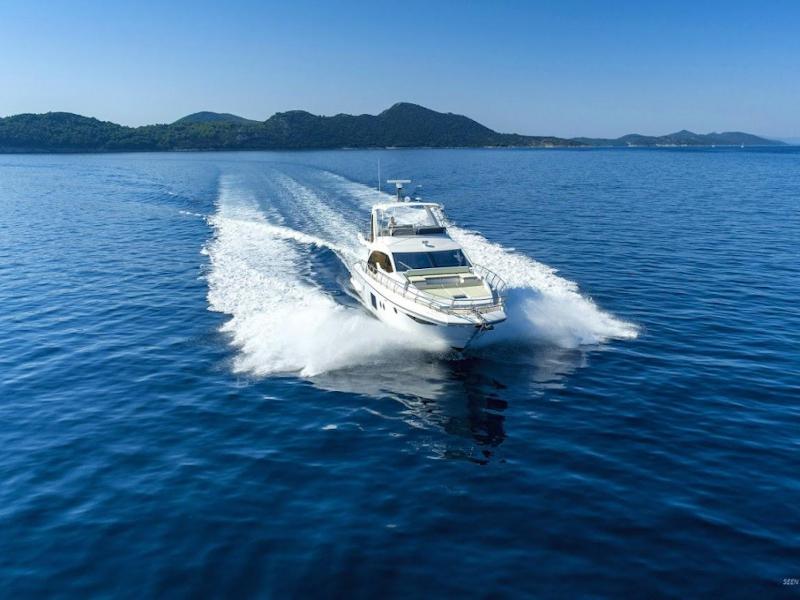 Book yachts online - motorboat - Azimut 66 Fly - Tamara II - rent