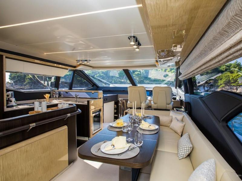 Book yachts online - motorboat - Azimut 66 Fly - Tamara II - rent