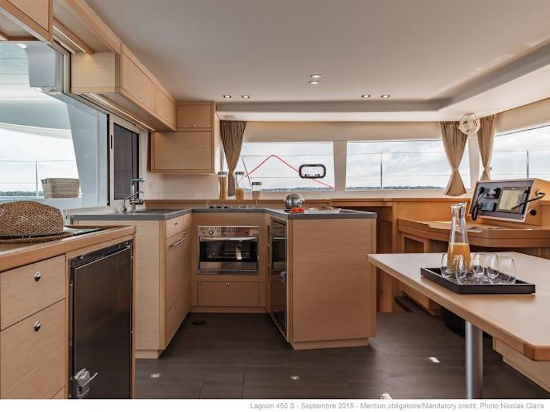 Book yachts online - catamaran - Lagoon 450  Flybridge - Aelia - rent