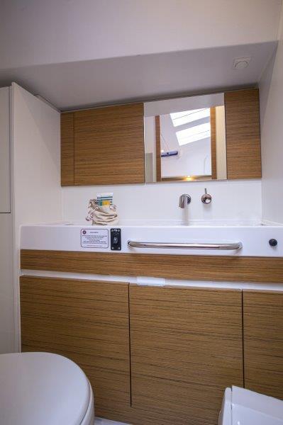 Book yachts online - sailboat - Elan 50 Impression (5+1cabins / 2+1 toilet) - FINES DE CLAIRES - AC and generator - rent