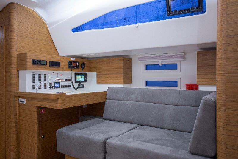 Book yachts online - sailboat - Elan 50 Impression (5+1cabins / 2+1 toilet) - FINES DE CLAIRES - AC and generator - rent