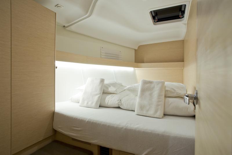 Book yachts online - sailboat - Elan 50 Impression (4+1 cabins) - FRIENDS - AC and generator - rent