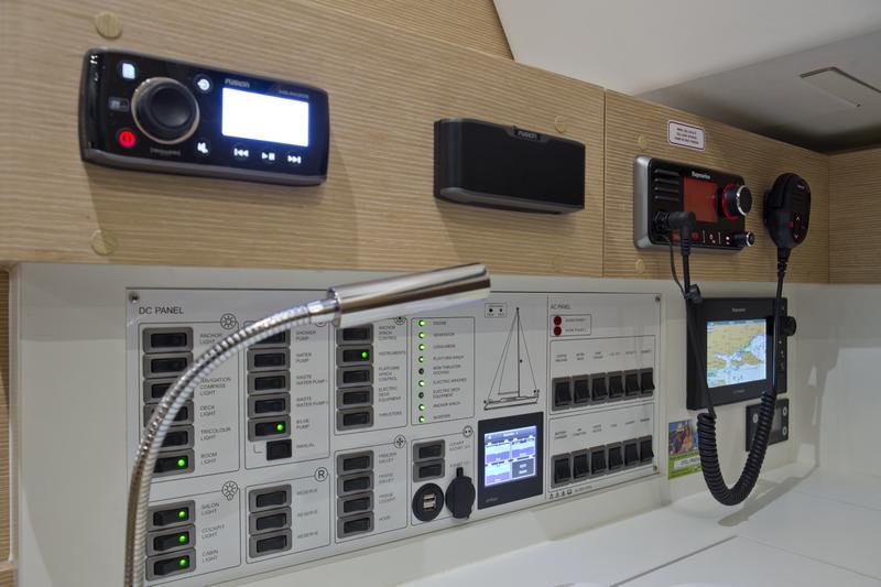 Book yachts online - sailboat - Elan 50 Impression (4+1 cabins) - FRIENDS - AC and generator - rent