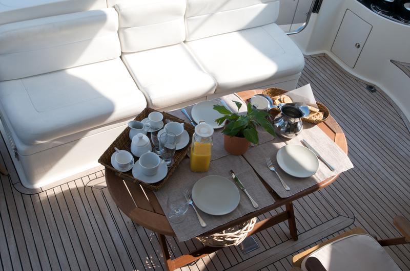 Book yachts online - motorboat - Azimut 58 - Poseidon - rent