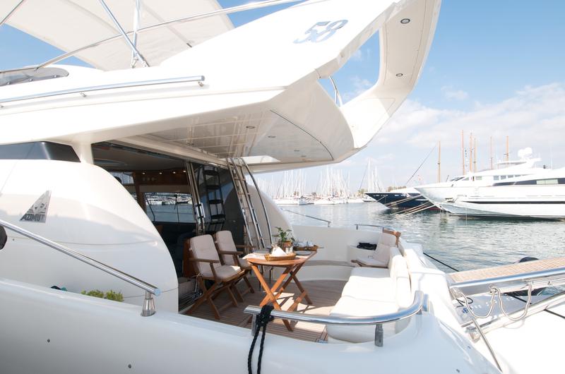 Book yachts online - motorboat - Azimut 58 - Poseidon - rent