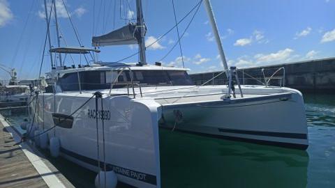 Book yachts online - catamaran - Astréa 42 - Dorella - rent