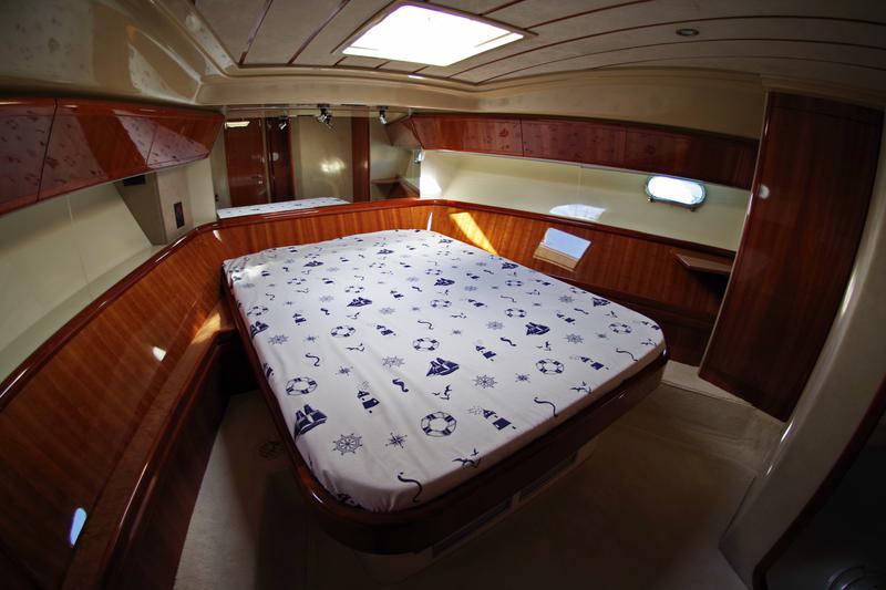 Book yachts online - motorboat - Ferretti 57 Fly Anniversary - Palmyra - rent