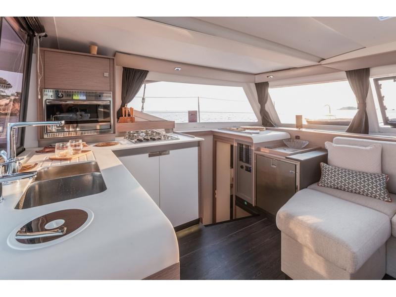 Book yachts online - catamaran - Isla 40 - SAM - rent