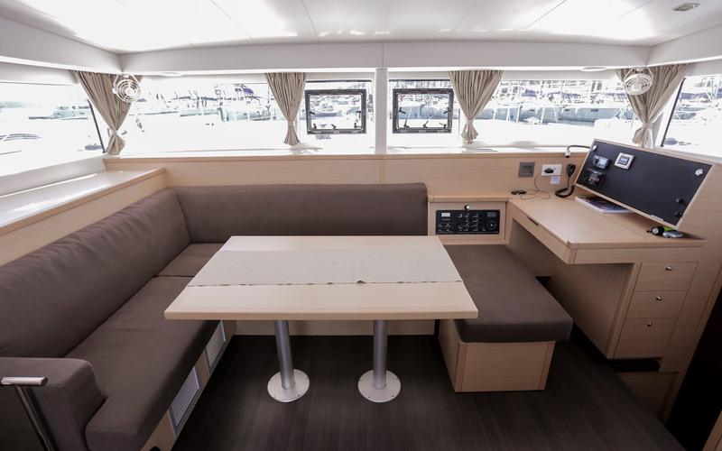 Book yachts online - catamaran - Lagoon 400 - Mare Quiero - rent