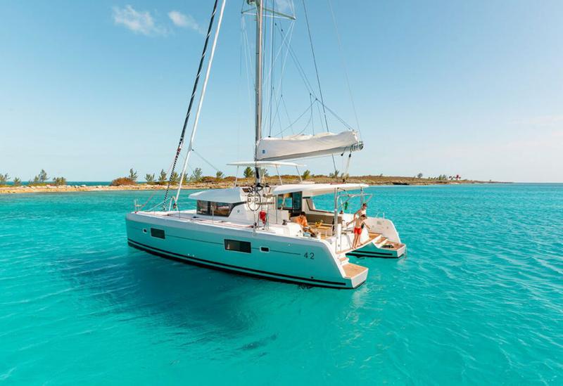 Book yachts online - catamaran - Lagoon 42 - Midas - rent