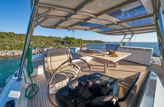 Book yachts online - catamaran - Sunreef 60 - SINATA - rent