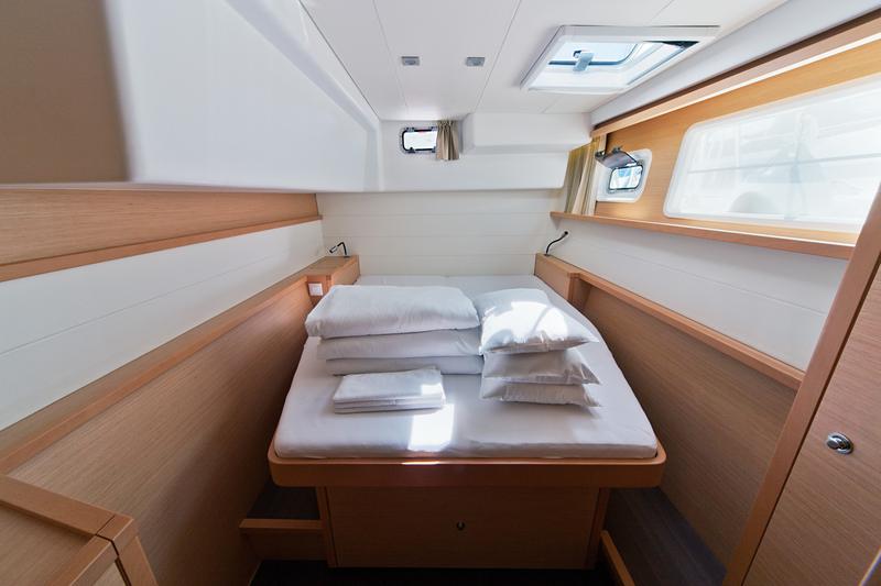 Book yachts online - catamaran - Lagoon 450 - Lara - rent