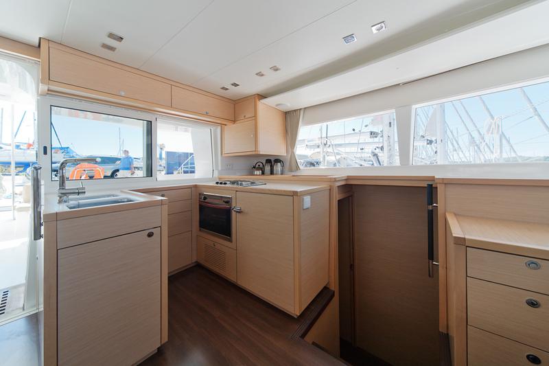 Book yachts online - catamaran - Lagoon 450 - Lara - rent