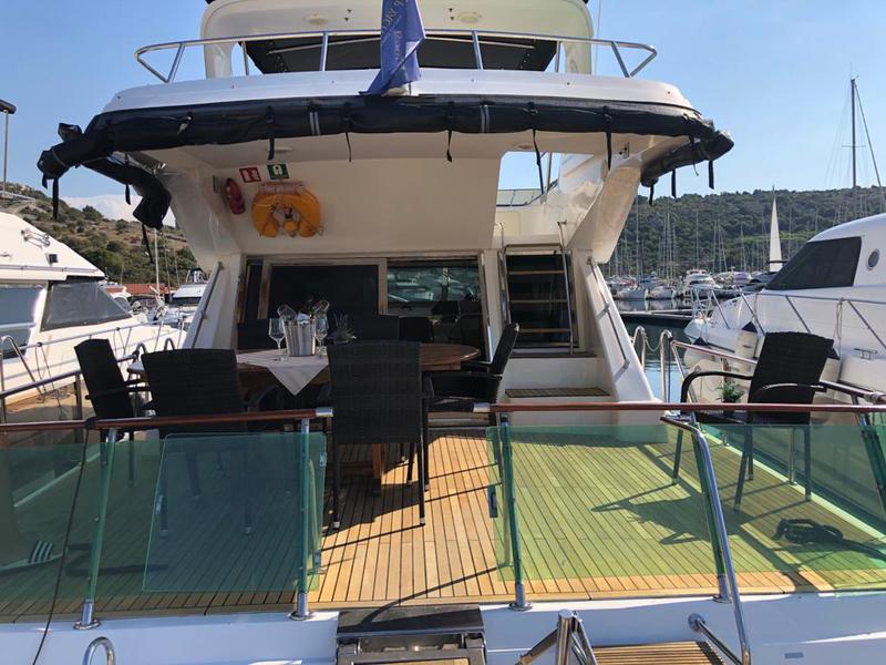 Book yachts online - motorboat - Yaretti 1910 - Royal  - rent