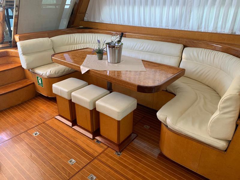 Book yachts online - motorboat - Yaretti 2110 - La Belle  - rent