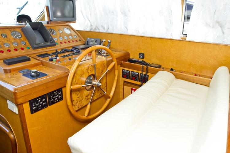 Book yachts online - motorboat - Yaretti 2110 - La Belle  - rent