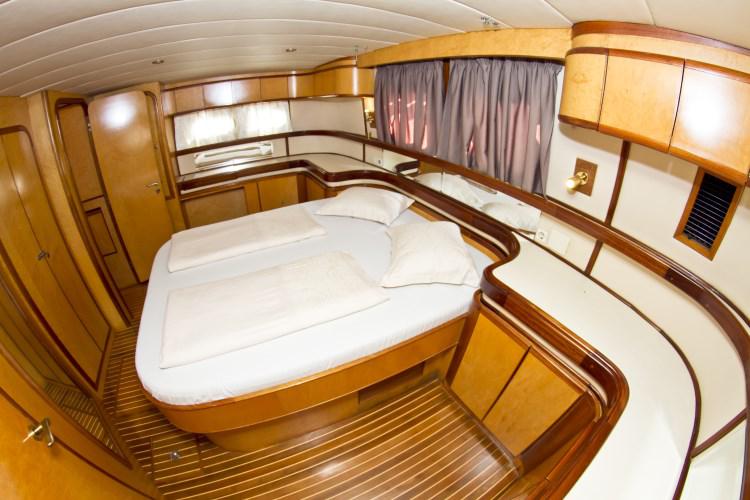 Book yachts online - motorboat - Yaretti 2110 - La Belle  - rent