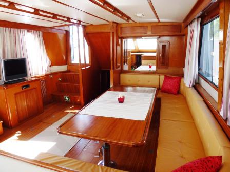 Book yachts online - motorboat - Staryacht 1940 - Viva La Libertad  - rent