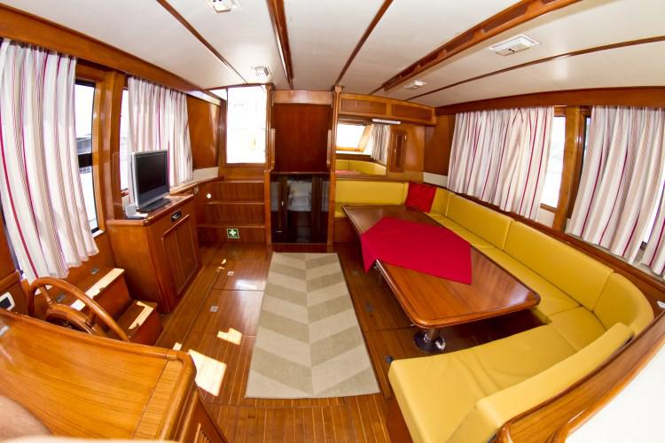 Book yachts online - motorboat - Staryacht 1940 - Viva La Libertad  - rent