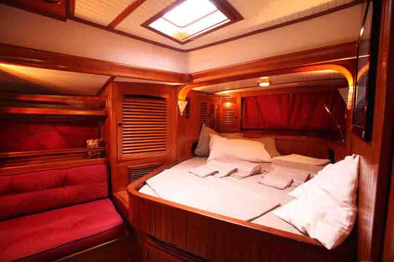 Book yachts online - sailboat - Scorpio 72 - Morgane - rent