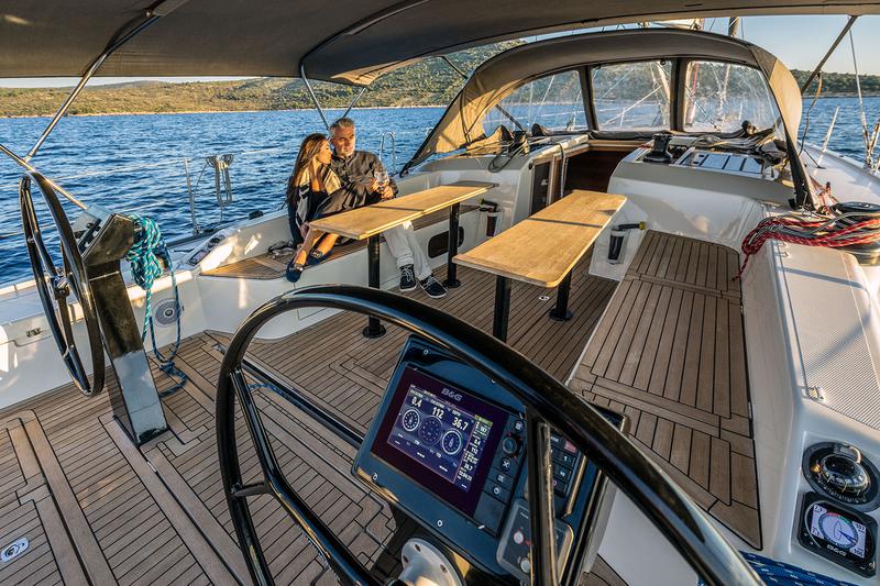 Book yachts online - sailboat - More 55 - PIXEL - rent